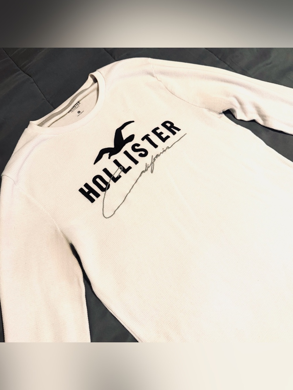 Hollister California Long Sleeve Shirt Men – Medium - Cream with Black Logo - Picture 2 of 3
